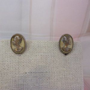 Vintage Reverse Cameo Screw Back Earrings